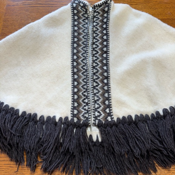 Elegant Black and White Cape Icelandic Design Vintage Small 100% Virgin Wool - Picture 2 of 9